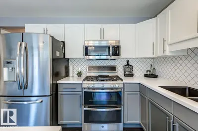 Interior photo 4 of 12114 16 AV SW