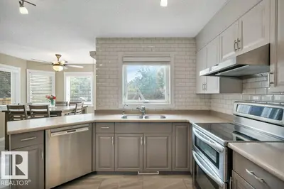 Interior photo 4 of 568 BUCHANAN RD NW