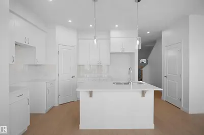 Interior photo 4 of 1023 14 AV NW