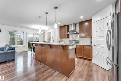 Interior photo 4 of 6727 20 Ave SW