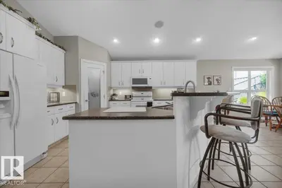 Interior photo 3 of 928 THOMPSON PL NW