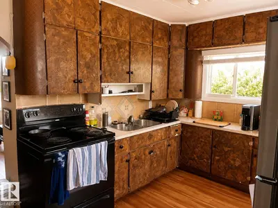 Interior photo 1 of 4817 52