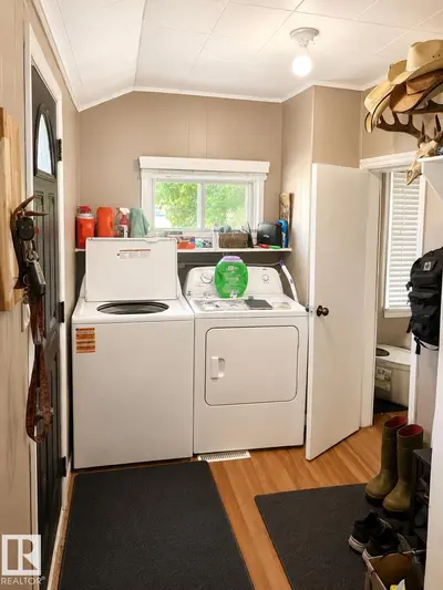 Interior photo 2 of 4817 52