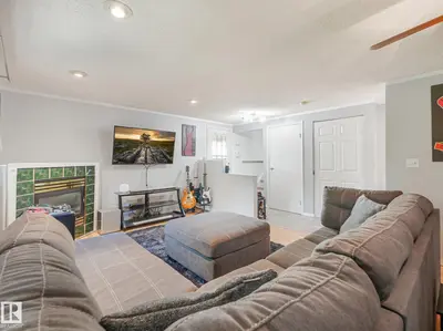 Interior photo 2 of 3527 41 AV NW