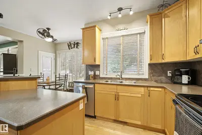 Interior photo 3 of 416 SPARLING CT SW