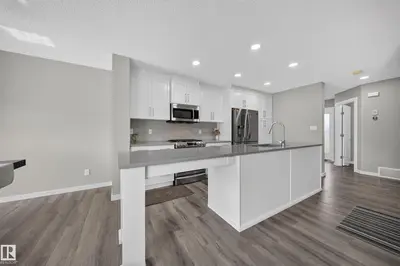 Interior photo 3 of 2366 WONNACOTT CR SW