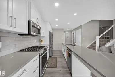 Interior photo 2 of 2366 WONNACOTT CR SW