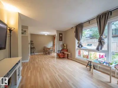 Interior photo 3 of 208 GRANDIN VG