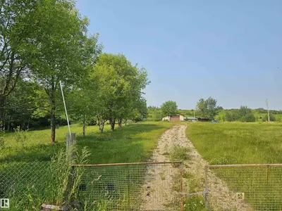 Interior photo 2 of 1532 TWP ROAD 544