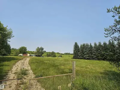 Interior photo 4 of 1532 TWP ROAD 544