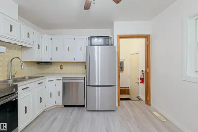 Interior photo 4 of 4510 55 Avenue