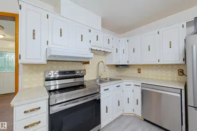 Interior photo 3 of 4510 55 Avenue