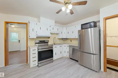 Interior photo 2 of 4510 55 Avenue