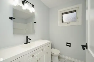 Interior photo 3 of 1679 LAKEWOOD RD NW NW