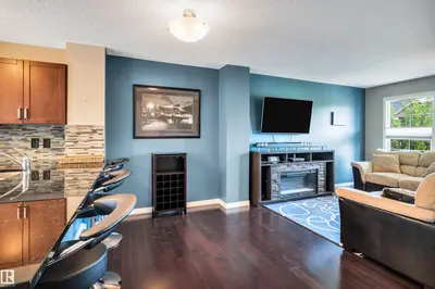 Interior photo 4 of 571 ORCHARDS BV SW