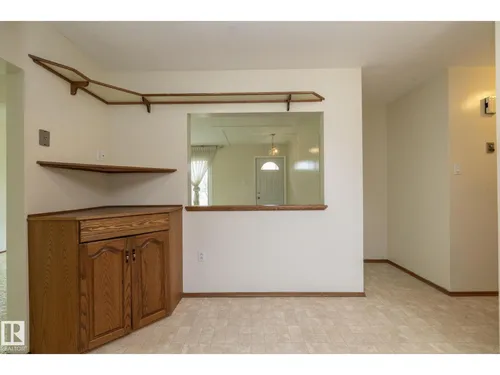 5608 122 AV NW, Edmonton - $349,000