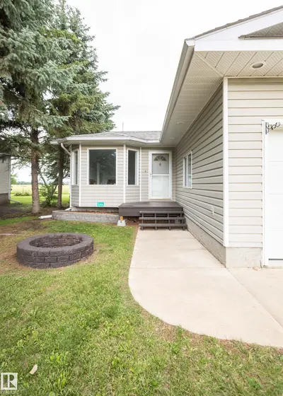 Interior photo 1 of 5116 51 AV