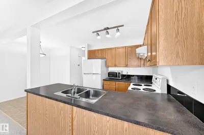 Interior photo 2 of #93 230 EDWARDS DR SW