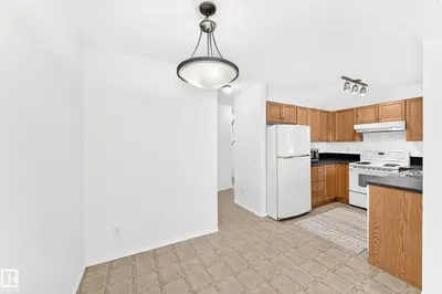Interior photo 4 of #93 230 EDWARDS DR SW