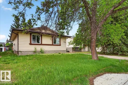 9915 173 AV NW, Edmonton - $400,000