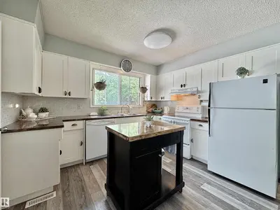 Interior photo 4 of 119 GARLAND CR