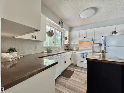 Interior photo 3 of 119 GARLAND CR