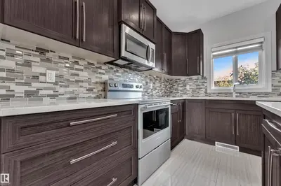 Interior photo 4 of 2604 20 AV NW