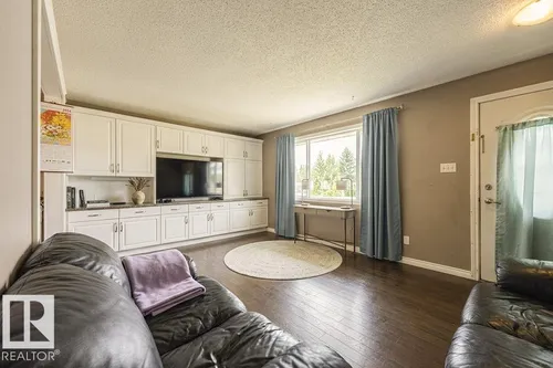 9827 152 ST NW, Edmonton - $420,000