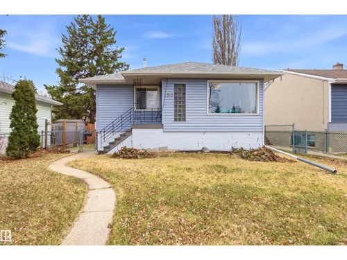 9745 68 AV NW, Edmonton - $429,000
