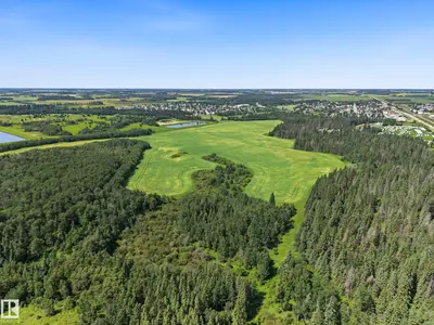 Interior photo 3 of E-29-47-24-4 County of Wetaskiwin