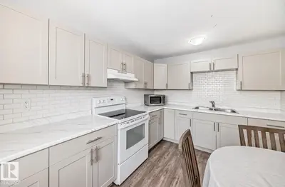 Interior photo 2 of 167 ROSELAND VG NW