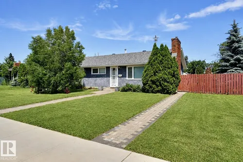 8716 130 AV NW, Edmonton - $369,900