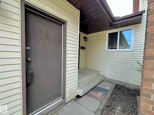 11111 157 AV NW, Edmonton - $425,000