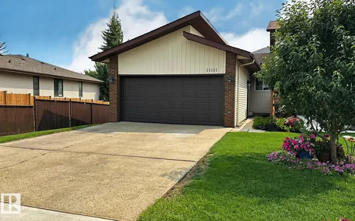 11111 157 AV NW, Edmonton - $399,900