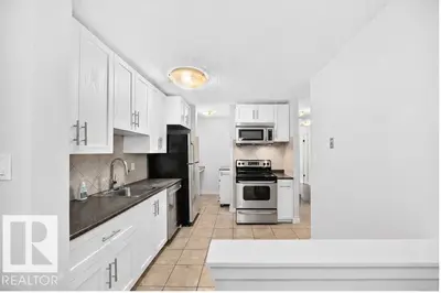 Interior photo 2 of 108 SURREY GARDENS GD NW