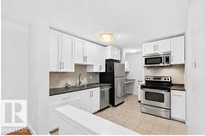 Interior photo 3 of 108 SURREY GARDENS GD NW