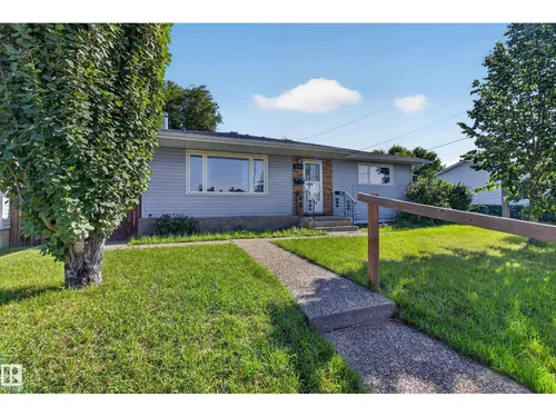 5216 89 AV NW, Edmonton - $399,900