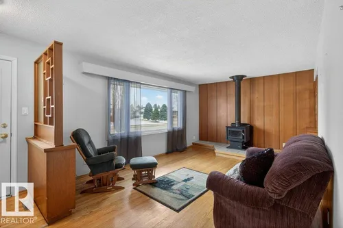 5216 89 AV NW, Edmonton - $414,900