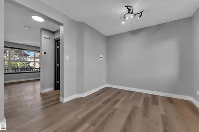 Interior photo 4 of 