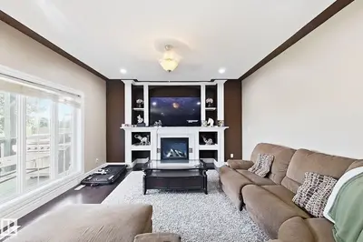 Interior photo 4 of 5931 12 AV SW