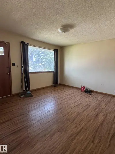 Interior photo 1 of 5617 50 ST