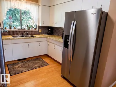 Interior photo 4 of #5 54015 RGE ROAD 262