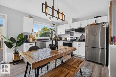Interior photo 2 of 6030 S Terwillegar BV NW