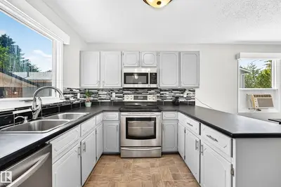 Interior photo 4 of 3615 10 AV NW