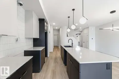 Interior photo 4 of 423 31 ST SW