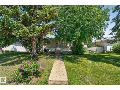 7804 136 AV NW, Edmonton - $449,900