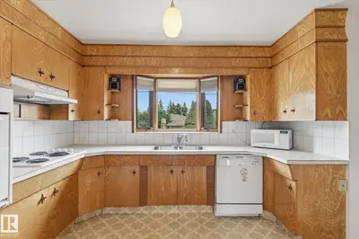 Interior photo 3 of 8727 73 ST NW