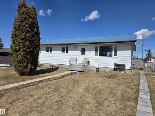 4924 50A AV, Entwistle - $259,900
