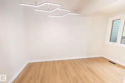 Interior photo 3 of 14 AMBERLY CO NW