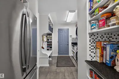 Interior photo 4 of 430 NORWAY CR
